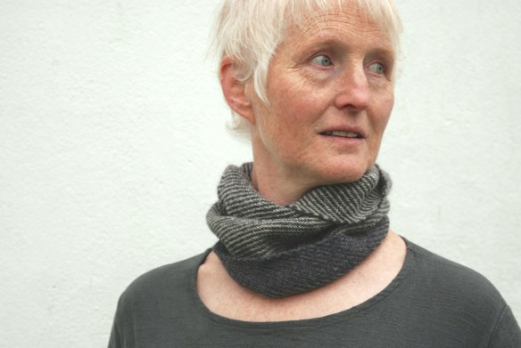 b-purple-sky-snug-looking-left