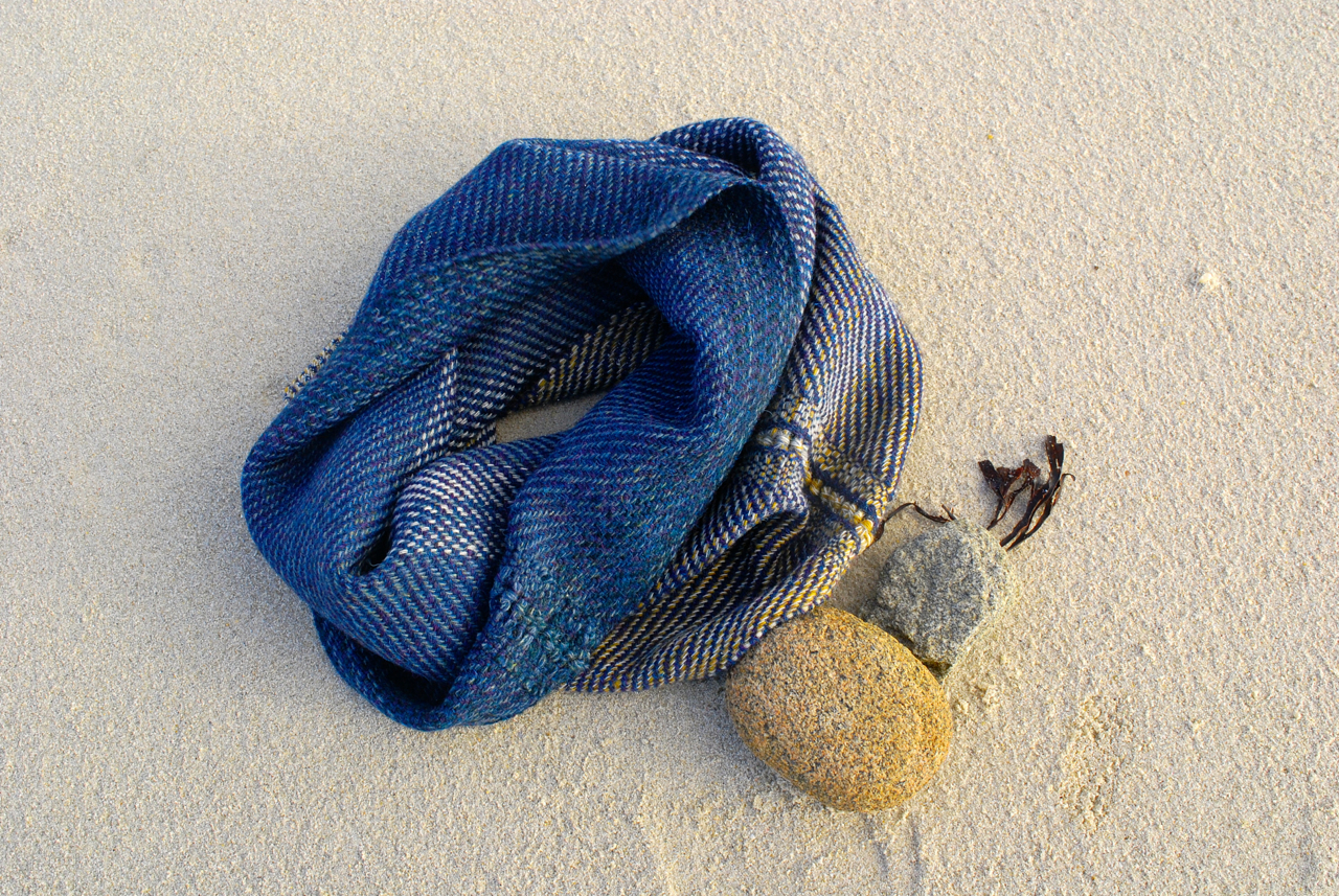 dark royal blue sea cowl round knots